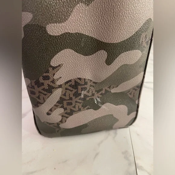 DKNY ARMY CAMO TOTE BAG - Picture 11 of 14